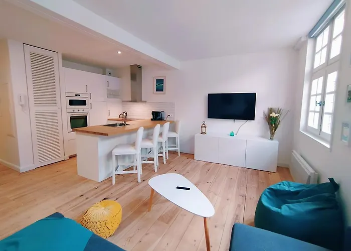 Nikki's House * Bayonne